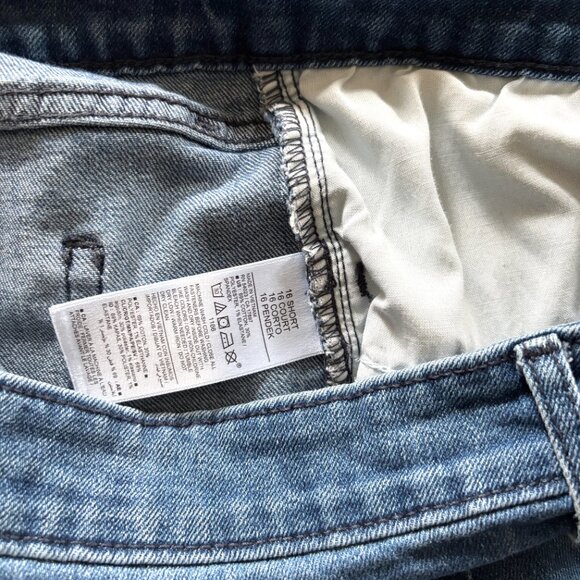 Old Navy High-Rise WOW Wide Leg Jeans Sz 16 Short Medium Wash - Picture 6 of 7